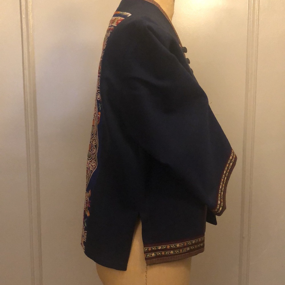 Beautiful!!Embroidered Mandarin Collared Jacket - image 4